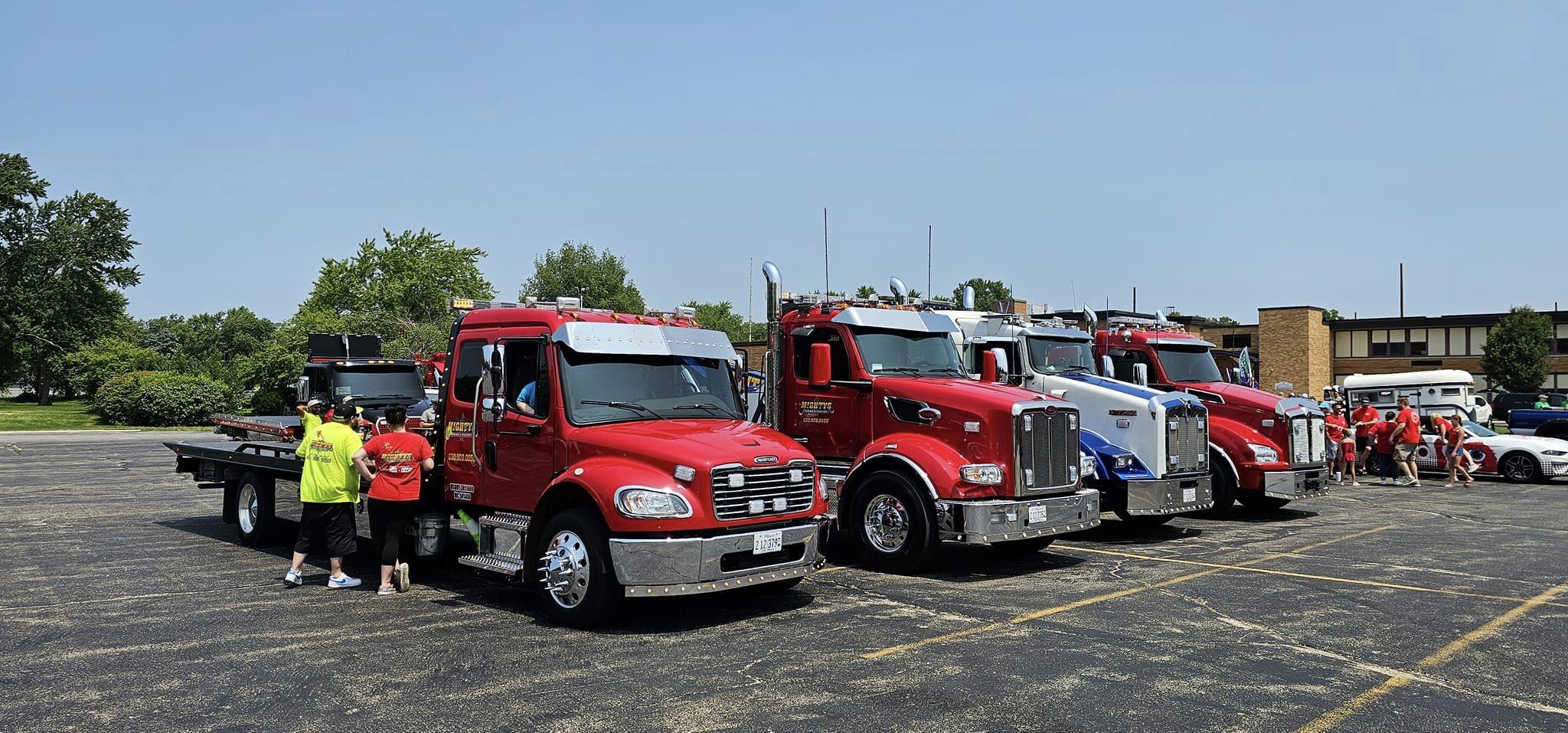 heavy duty towing, tow truck fleet, rotator recovery, channohon, il, mighty's towing & recovery inc