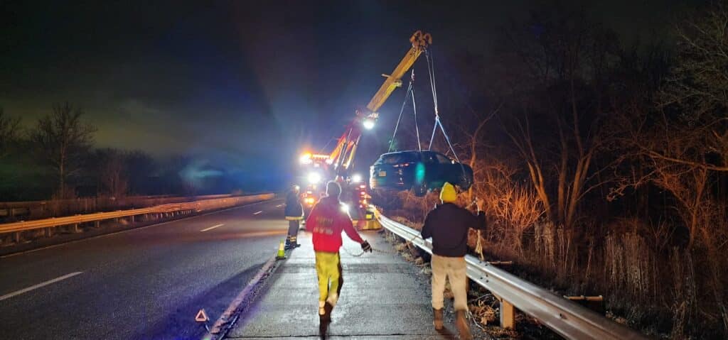 winch out service, i-55, channahon, il, mighty's towing & recovery inc