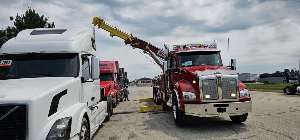 decking, undecking, semi tractor, channahon, joliet, chicago, mighty's towing & recovery inc