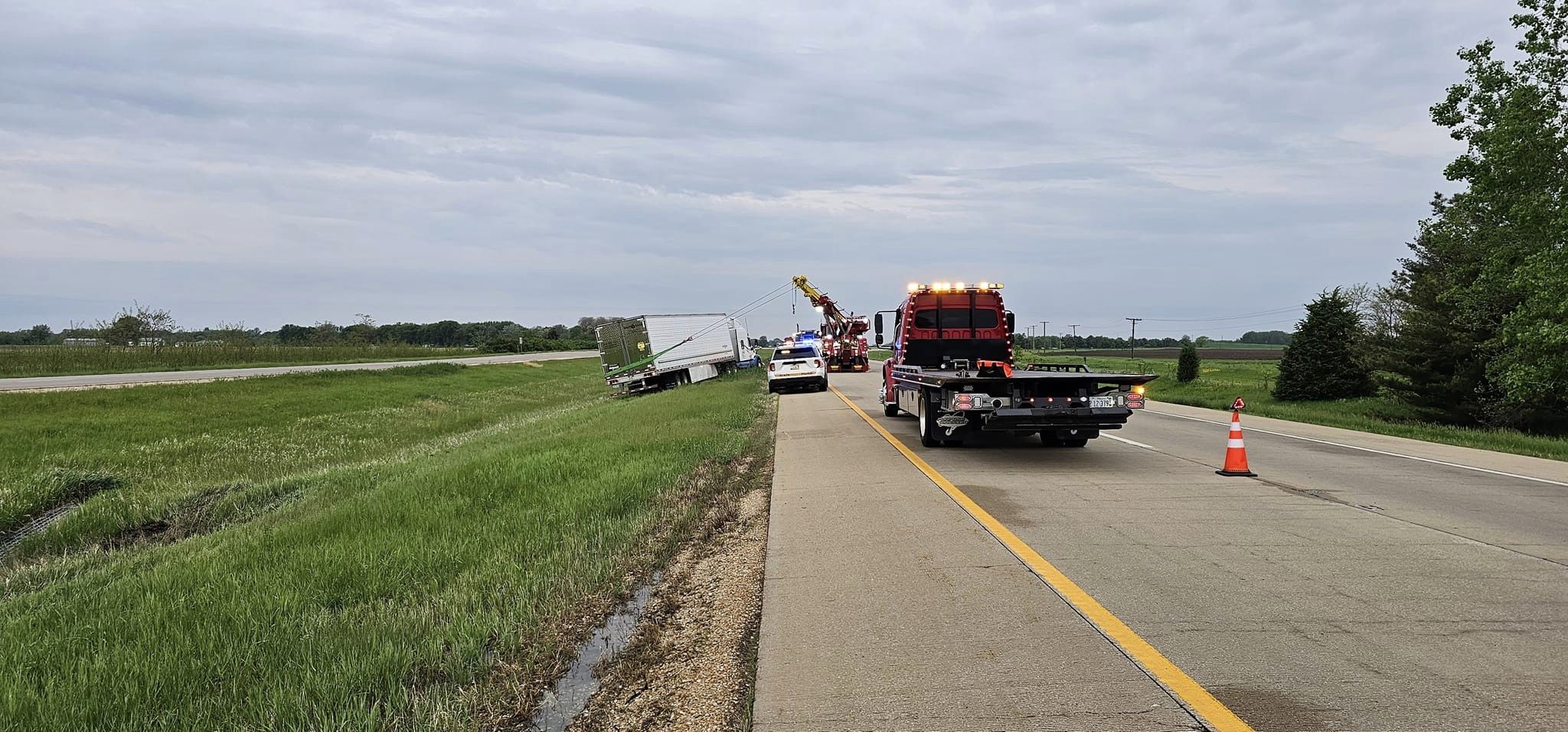 semi rollover recovery, channahon, il, i-80, mighty's towing & recovery inc